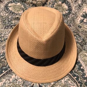 Unisex hat: never worn.